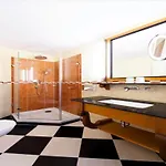 Trip Der Adelshof 4*
