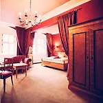 Trip Der Adelshof מלון 4*