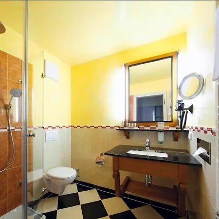 Hotel Romantik Der Adelshof 4*